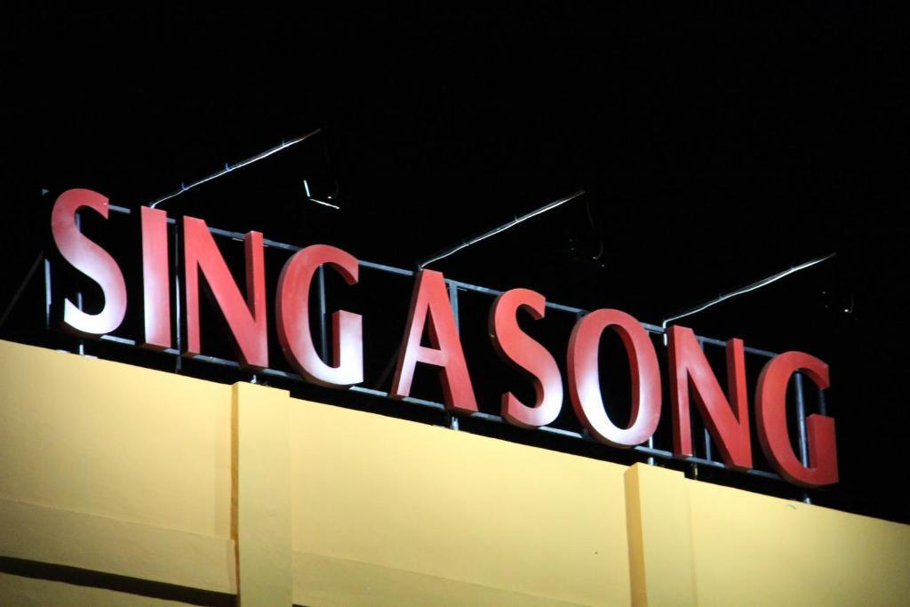 Hotel Sing A Song Пематангсиантар Экстерьер фото